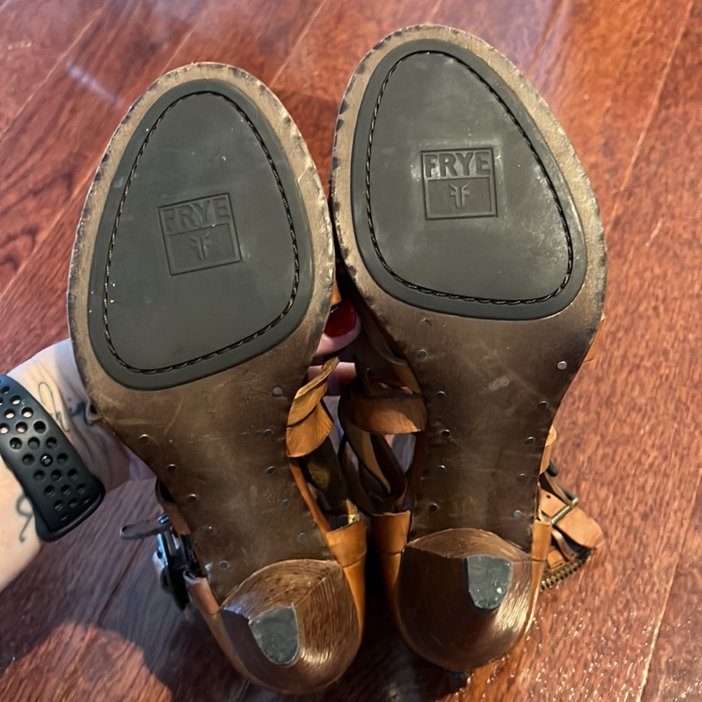 FRYE brown leather stewpot Moto heels w buckle, size 7.5 - Picture 3 of 10